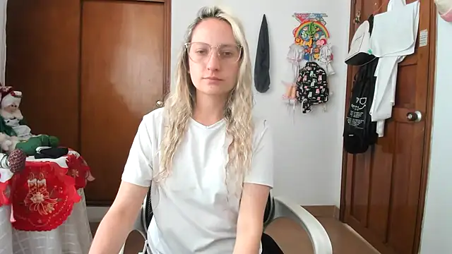 Snapshot of Adele_johnsonn1 chatting on 4, 12, 2025 Adele johnsonn1 online show from 4, 12, 2025