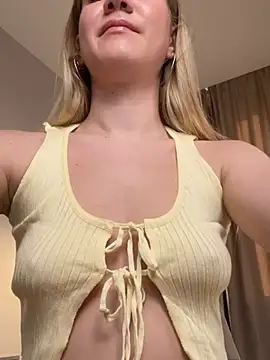 Snapshot of teasecake chatting on 13, 3, 2025 teasecake online show from 13, 3, 2025