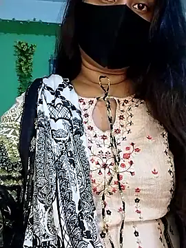 Idhika Paul online show from 7, 10, 2025