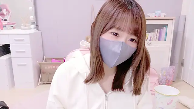 Yui-Ch online show from 5, 3, 2025