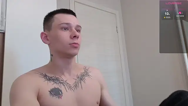 Snapshot of R1mmo__ chatting on 1, 10, 2025 R1mmo online show from 1, 10, 2025