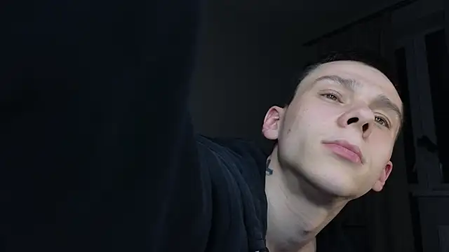 Snapshot of R1mmo__ chatting on 19, 10, 2025 R1mmo online show from 19, 10, 2025