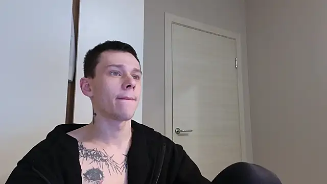 Snapshot of R1mmo__ chatting on 24, 10, 2025 R1mmo online show from 24, 10, 2025