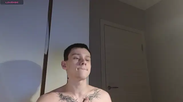 Snapshot of R1mmo__ chatting on 26, 10, 2025 R1mmo online show from 26, 10, 2025