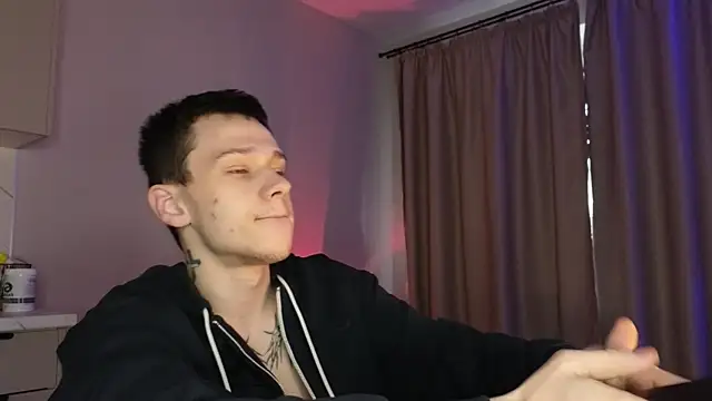 Snapshot of R1mmo__ chatting on 30, 10, 2025 R1mmo online show from 30, 10, 2025