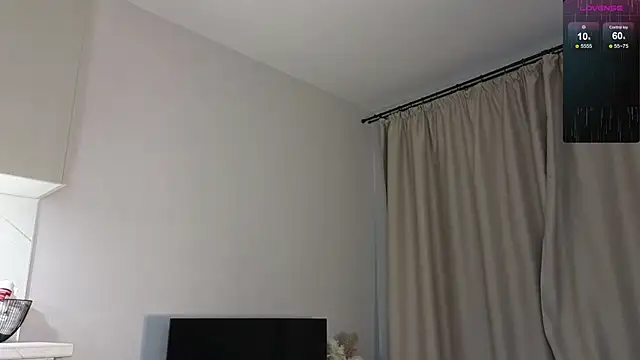 Snapshot of R1mmo__ chatting on 10, 11, 2025 R1mmo online show from 10, 11, 2025