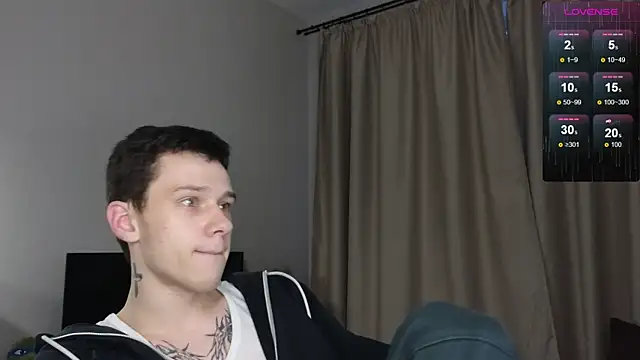 Snapshot of R1mmo__ chatting on 21, 11, 2025 R1mmo online show from 21, 11, 2025