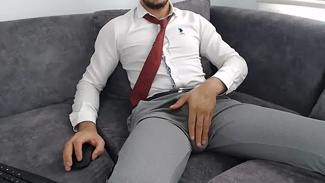 Snapshot of Naughtb0y chatting on 8, 7, 2026 Naughtb0y online show from 8, 7, 2026