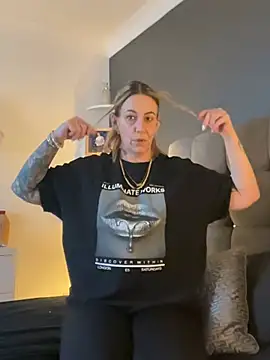 blondebitch2 online show from 14, 1, 2025