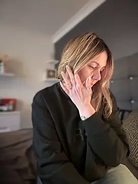 blondebitch2 online show from 29, 1, 2025