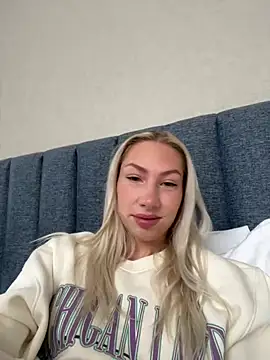 LuisaBecker online show from 25, 12, 2024