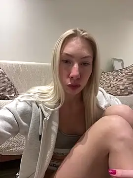 LuisaBecker online show from 2, 1, 2025