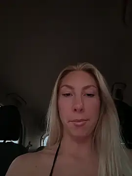 LuisaBecker online show from 15, 9, 2025