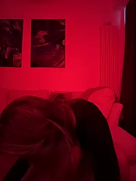 LuisaBecker online show from 6, 4, 2026