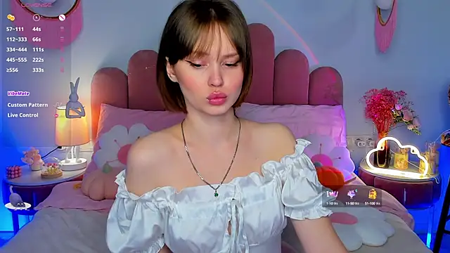 Snapshot of MaryLew chatting on 12, 10, 2025 MaryLew online show from 12, 10, 2025