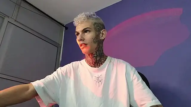 Snapshot of Stuart_Boy_ chatting on 5, 3, 2025 Stuart Boy online show from 5, 3, 2025
