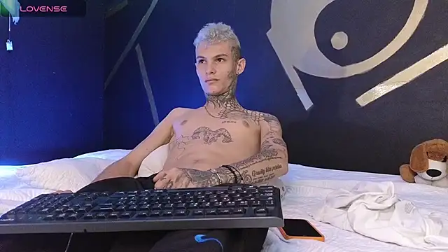 Snapshot of Stuart_Boy_ chatting on 10, 3, 2025 Stuart Boy online show from 10, 3, 2025