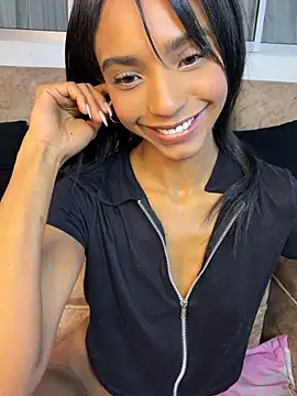 Snapshot of xenia_golden chatting on 30, 4, 2026 xenia golden online show from 30, 4, 2026