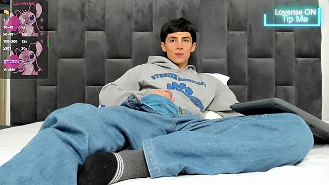 Snapshot of Adam_Clay21 chatting on 5, 3, 2025 Adam Clay21 online show from 5, 3, 2025