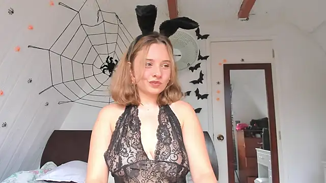 Sophy Bunny online show from 18, 10, 2025