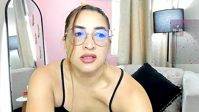 Snapshot of _LaraMom_ chatting on 7, 1, 2025 LaraMom online show from 7, 1, 2025