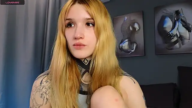 Snapshot of SophieInkk chatting on 3, 3, 2025 SophieInkk online show from 3, 3, 2025