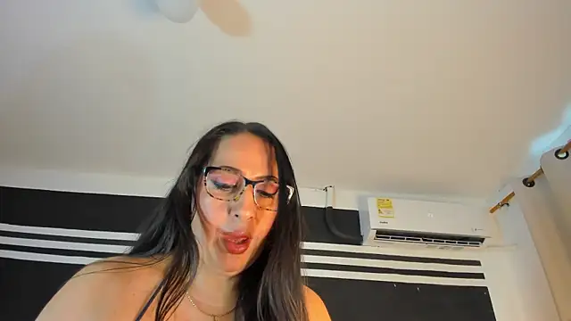 MayraVegas online show from 15, 1, 2025