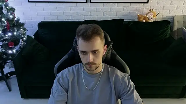 Snapshot of Larstar01 chatting on 7, 12, 2024 Larstar01 online show from 7, 12, 2024