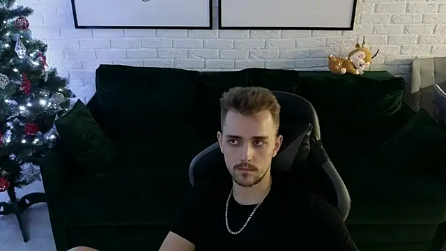 Snapshot of Larstar01 chatting on 8, 12, 2024 Larstar01 online show from 8, 12, 2024