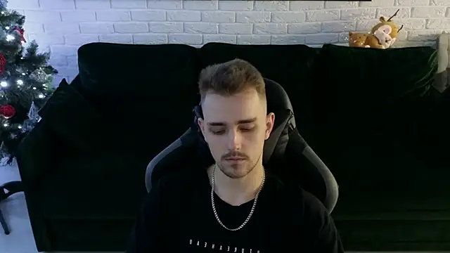 Snapshot of Larstar01 chatting on 15, 12, 2024 Larstar01 online show from 15, 12, 2024