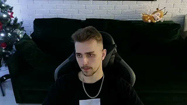 Snapshot of Larstar01 chatting on 19, 12, 2024 Larstar01 online show from 19, 12, 2024