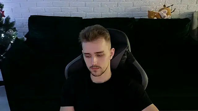 Snapshot of Larstar01 chatting on 21, 12, 2024 Larstar01 online show from 21, 12, 2024