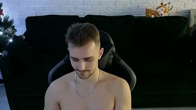 Snapshot of Larstar01 chatting on 22, 12, 2024 Larstar01 online show from 22, 12, 2024