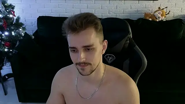 Snapshot of Larstar01 chatting on 27, 12, 2024 Larstar01 online show from 27, 12, 2024