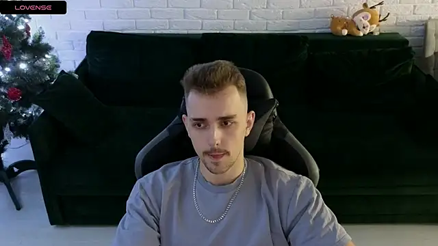 Snapshot of Larstar01 chatting on 31, 12, 2024 Larstar01 online show from 31, 12, 2024