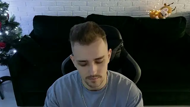 Snapshot of Larstar01 chatting on 31, 12, 2024 Larstar01 online show from 31, 12, 2024