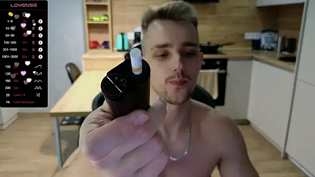 Snapshot of Larstar01 chatting on 8, 2, 2025 Larstar01 online show from 8, 2, 2025