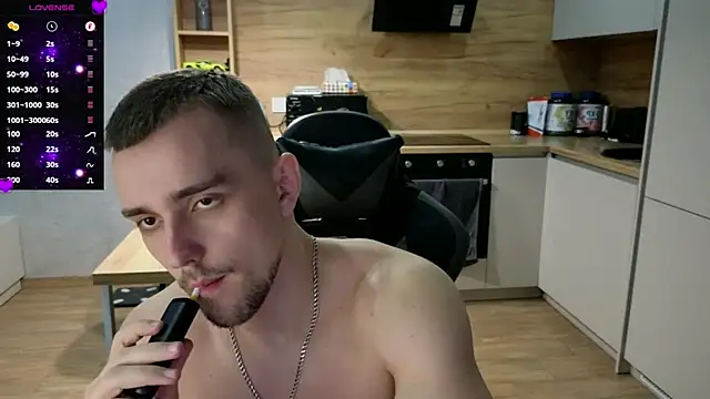 Snapshot of Larstar01 chatting on 7, 3, 2025 Larstar01 online show from 7, 3, 2025