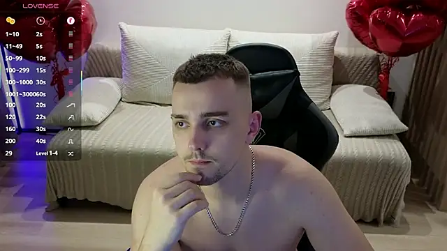 Snapshot of Larstar01 chatting on 28, 10, 2025 Larstar01 online show from 28, 10, 2025