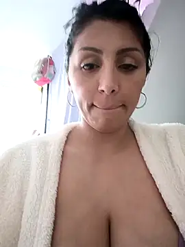 Snapshot of tiffani__love chatting on 4, 11, 2025 tiffani love online show from 4, 11, 2025