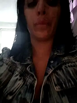 Snapshot of tiffani__love chatting on 28, 11, 2025 tiffani love online show from 28, 11, 2025