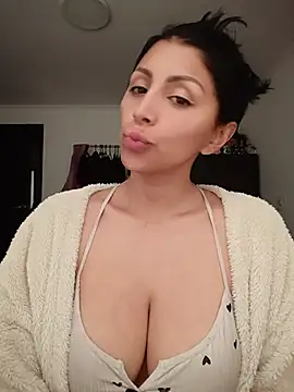 Snapshot of tiffani__love chatting on 24, 6, 2026 tiffani love online show from 24, 6, 2026