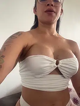 Snapshot of lulu_kis chatting on 14, 12, 2025 lulu kis online show from 14, 12, 2025