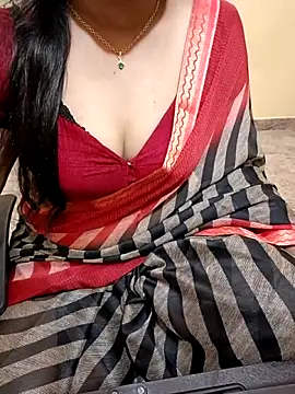 Snapshot of Nithya_05 chatting on 10, 10, 2025 Nithya 05 online show from 10, 10, 2025