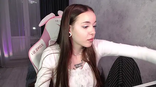 naughty dakota online show from 11, 10, 2025