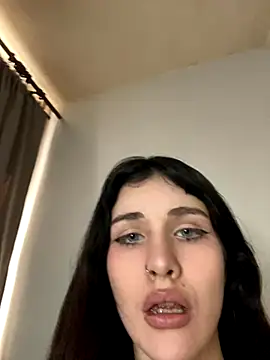 Snapshot of CherryCrystall chatting on 8, 10, 2025 CherryCrystall online show from 8, 10, 2025