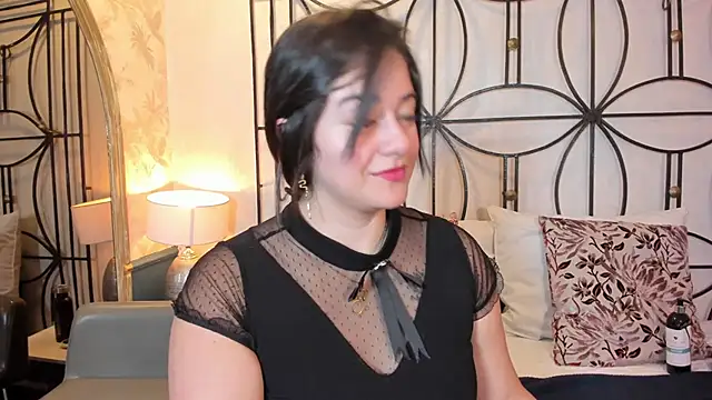 nahomi sweett online show from 25, 9, 2025