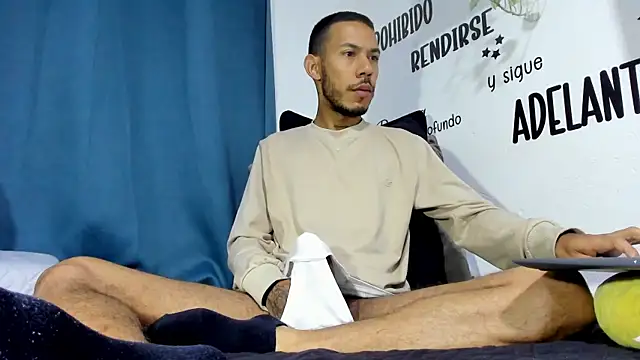 Snapshot of Aronxxs chatting on 15, 12, 2025 Aronxxs online show from 15, 12, 2025