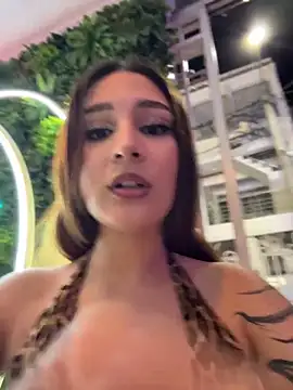 Snapshot of Mon_Cherry chatting on 11, 4, 2026 Mon Cherry online show from 11, 4, 2026