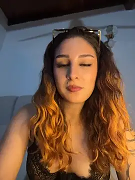 Snapshot of Mon_Cherry chatting on 15, 4, 2026 Mon Cherry online show from 15, 4, 2026